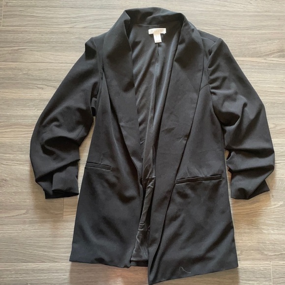 Black ruffled sleeved blazer size large - Picture 1 of 3